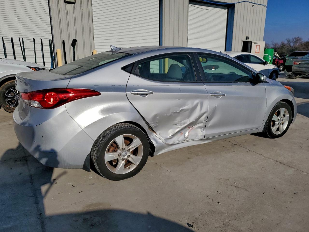 Hyundai ELANTRA Gls Image 2