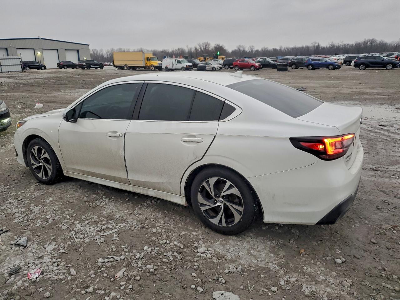 Subaru Legacy Premium Image 9