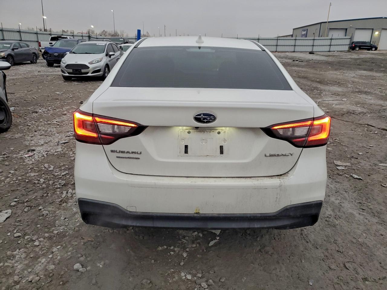 Subaru Legacy Premium Image 2