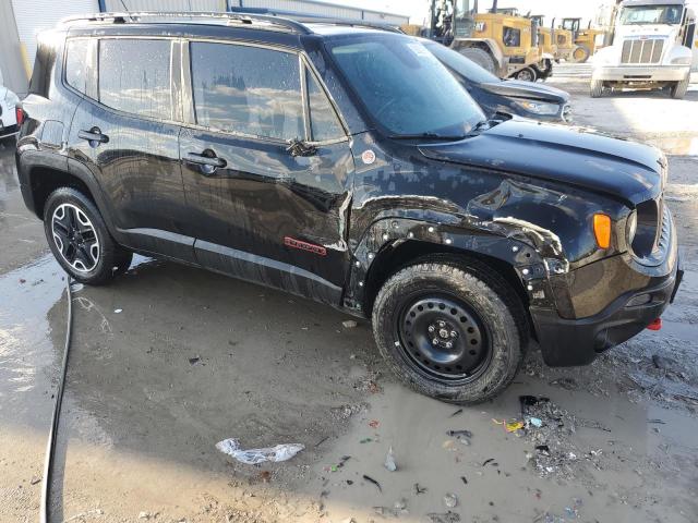 Jeep Renegade Trailhawk Image 12