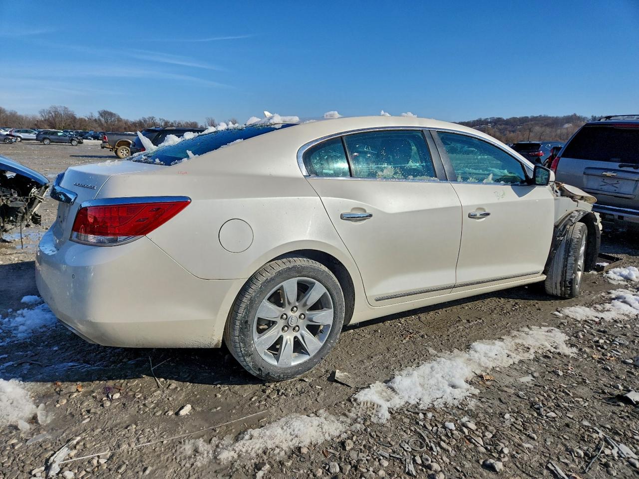 Buick LaCrosse Premium Image 2