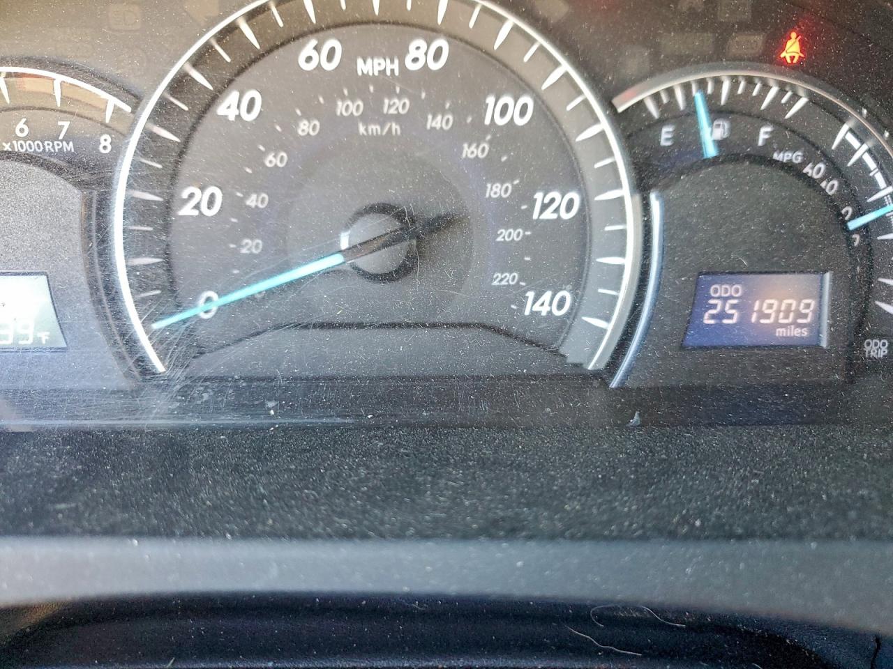 Toyota Camry Se Image 11