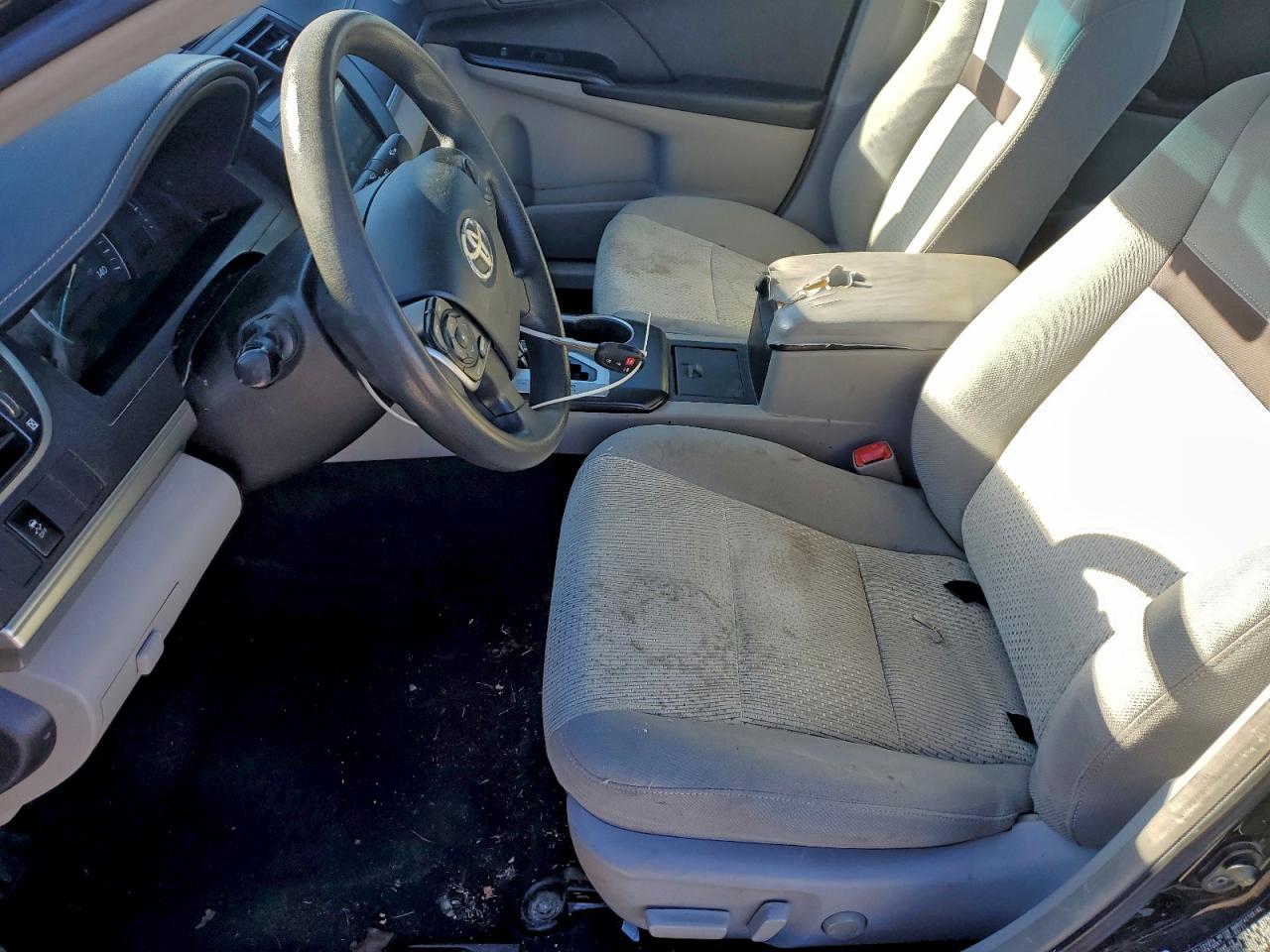 Toyota Camry Base Image 10