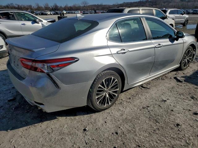 Toyota Camry L Image 3