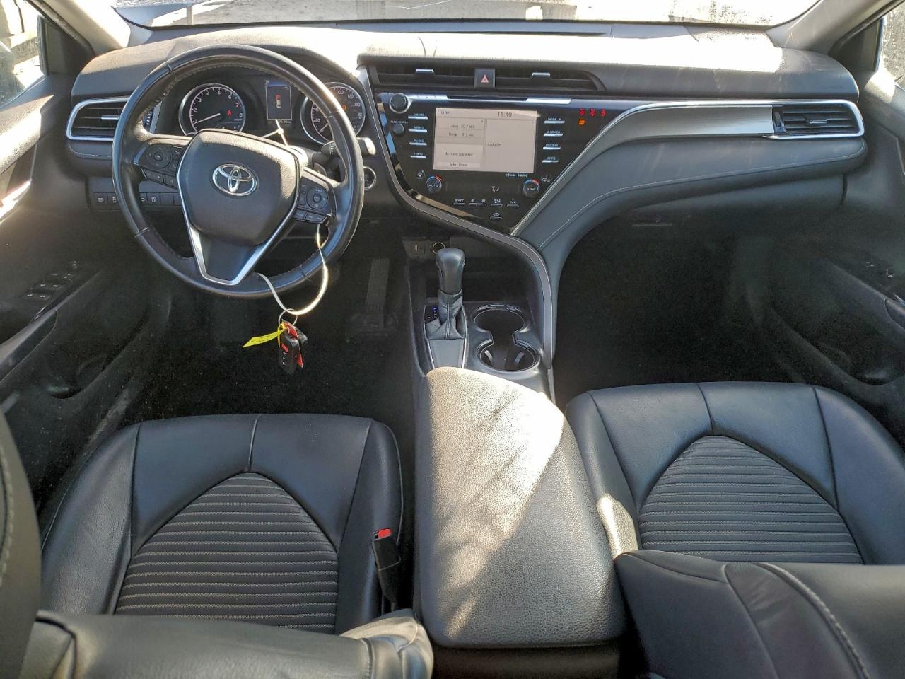 Toyota Camry L Image 11