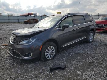  Salvage Chrysler Pacifica