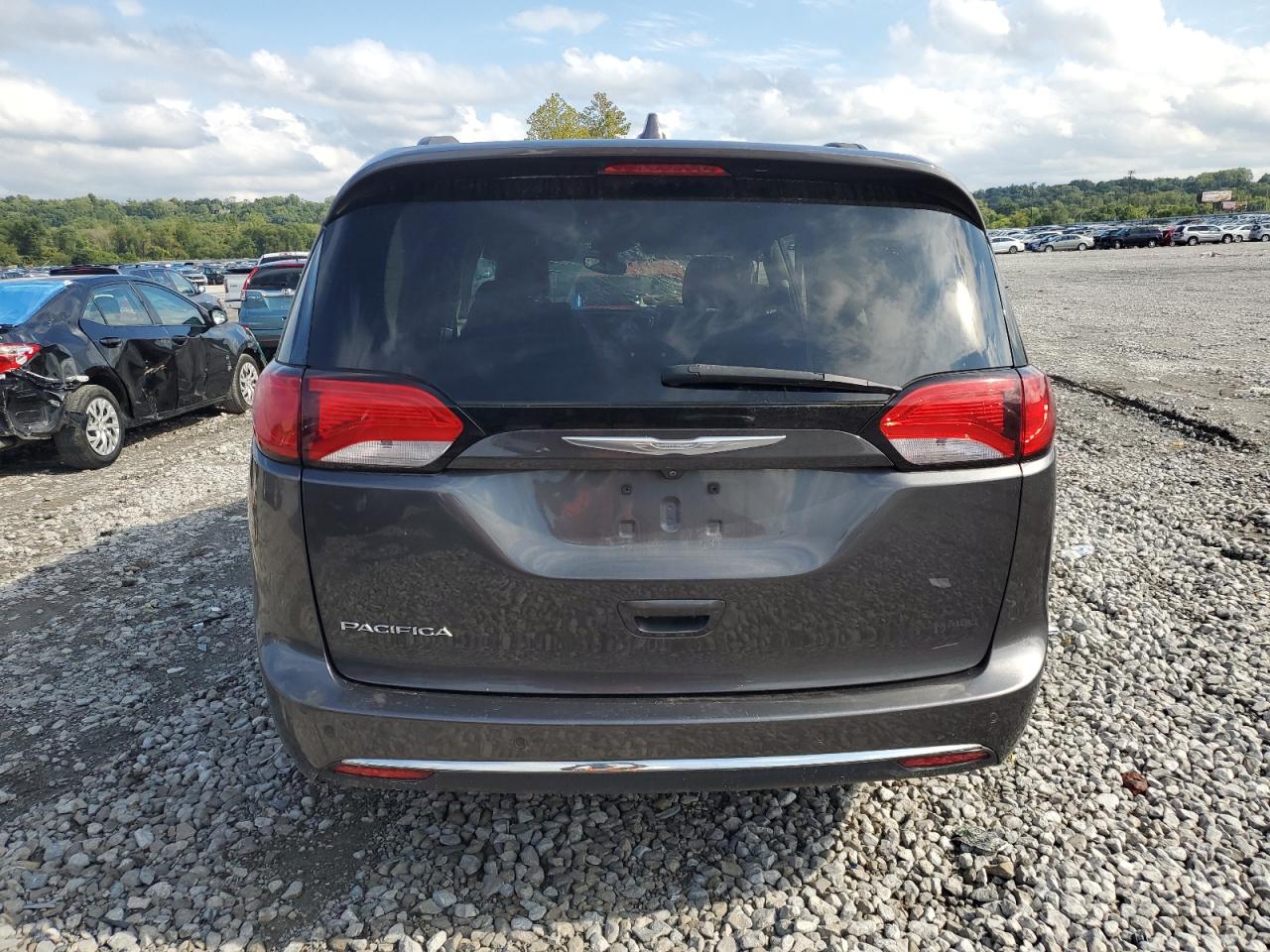 Chrysler Pacifica Touring L Image 14