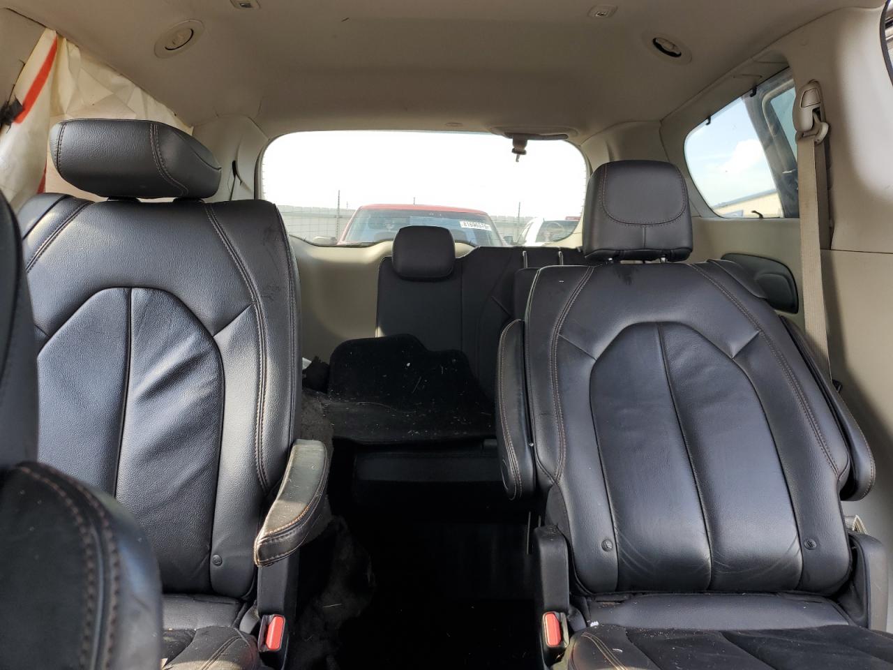 Chrysler Pacifica Touring L Image 6