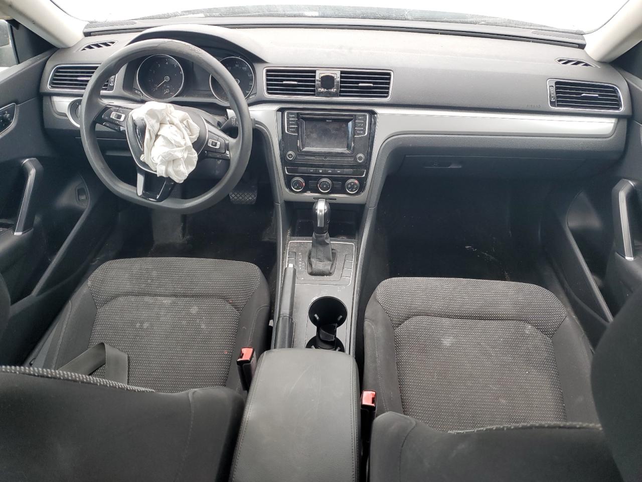 Volkswagen Passat S Image 6