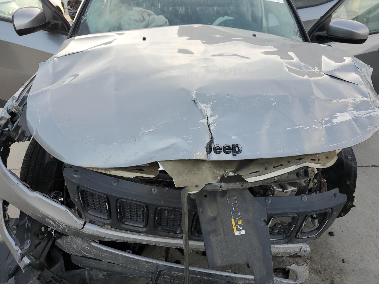 Jeep Compass Latitude Image 9