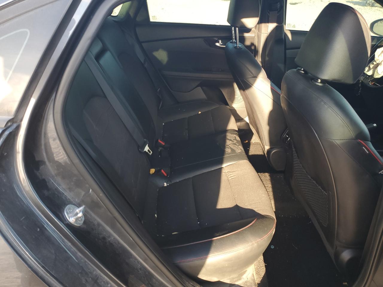 Kia Forte Gt Image 9