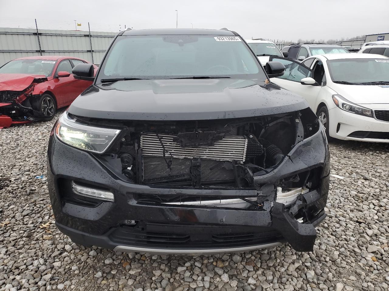 Ford Explorer Limited Image 3