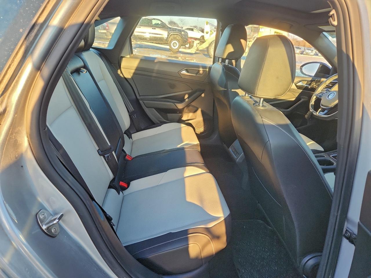 Volkswagen Jetta S Image 12