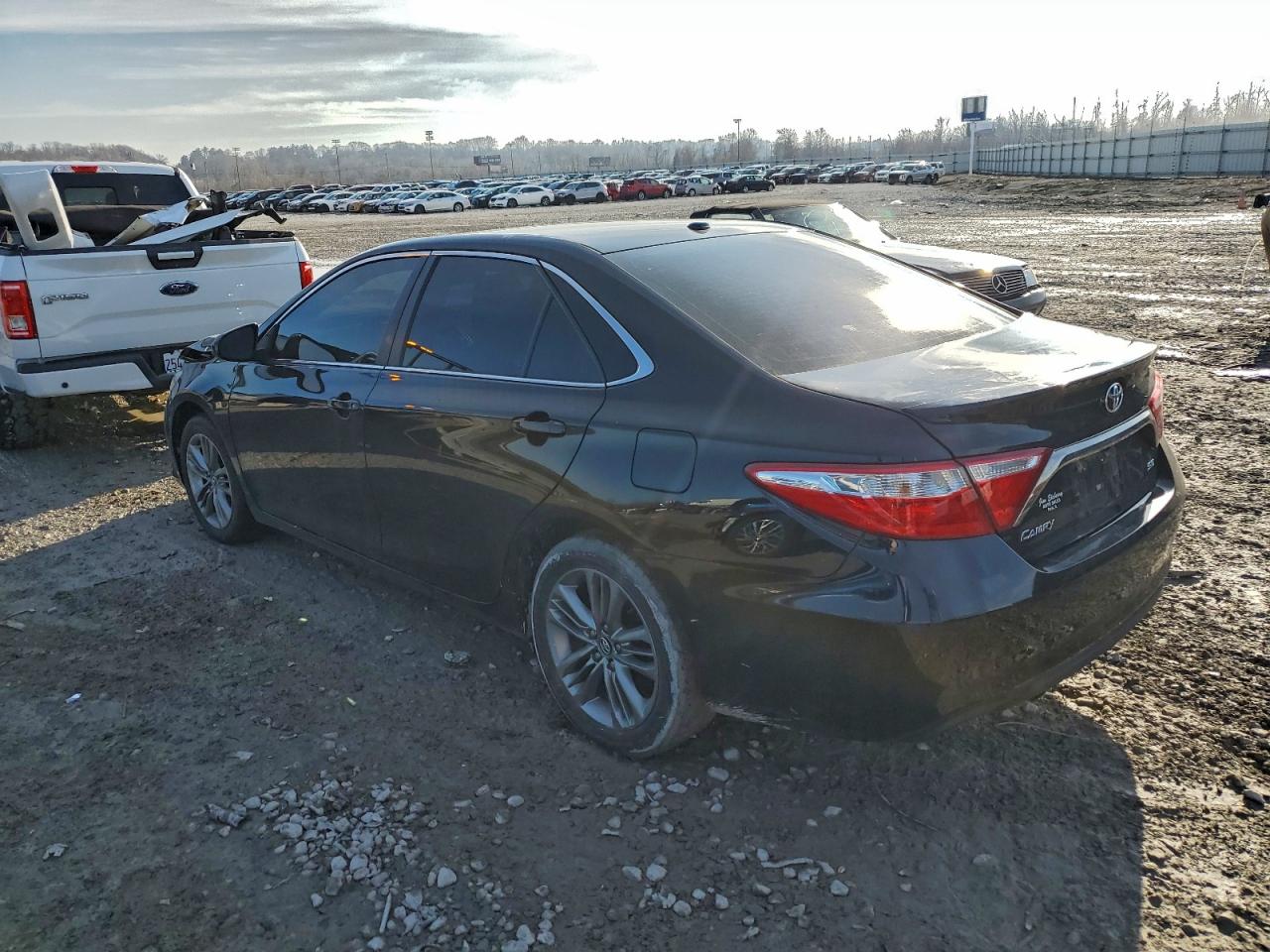 Toyota Camry Le Image 3