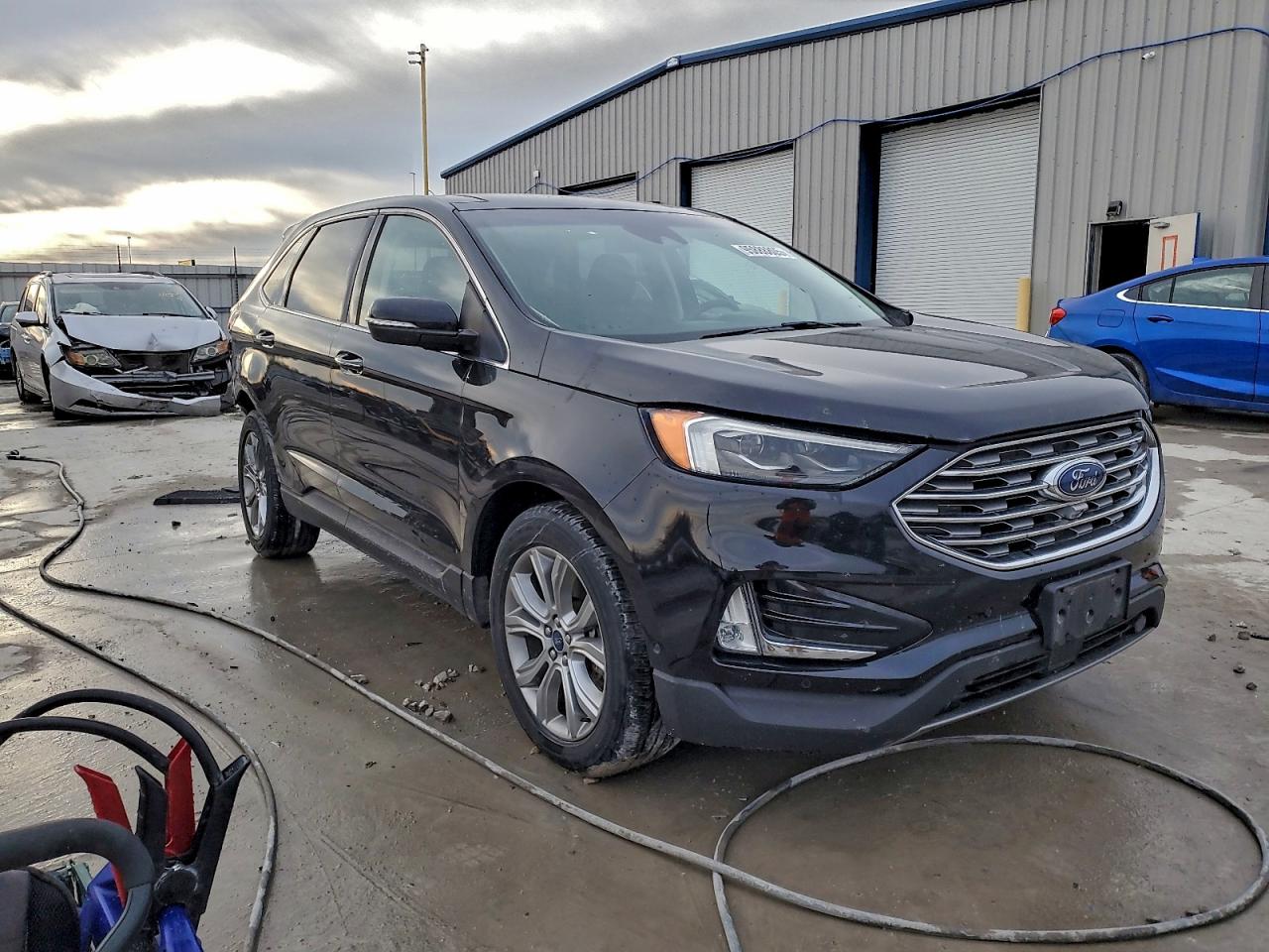 Ford Edge Titanium Image 3