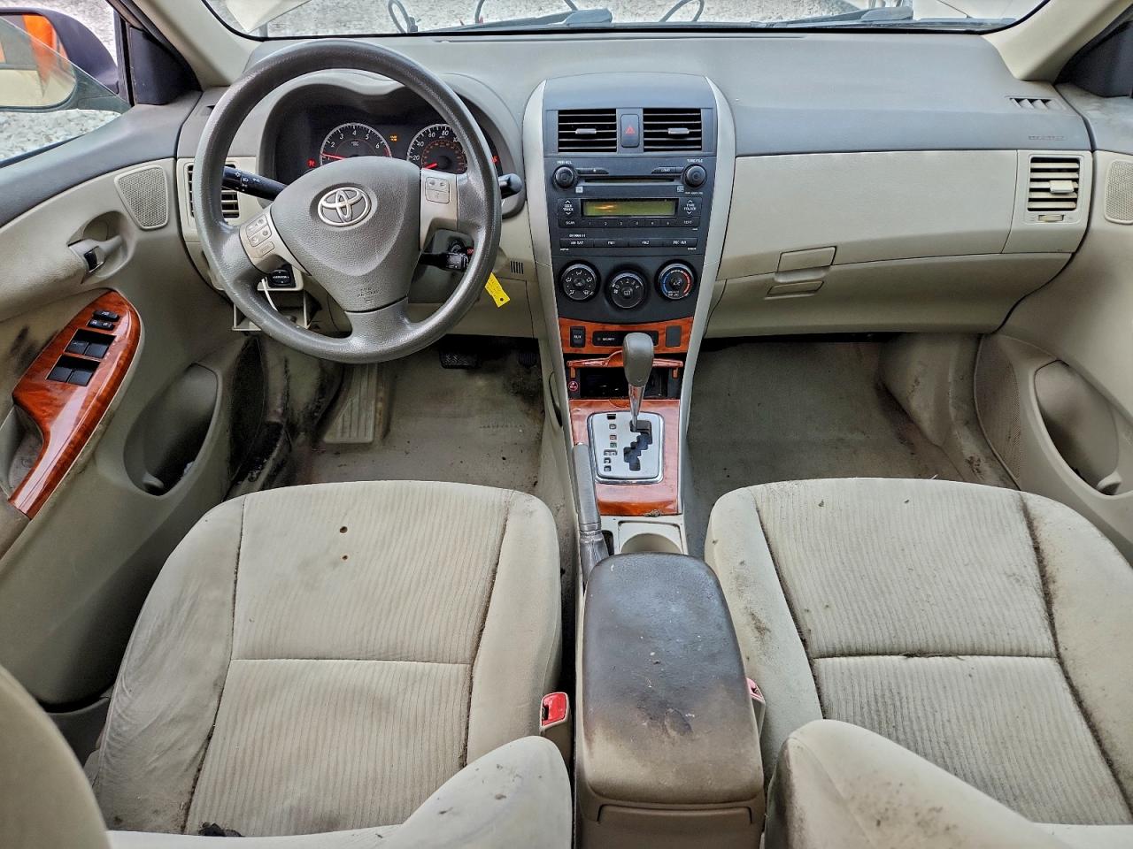Toyota Corolla Base Image 9
