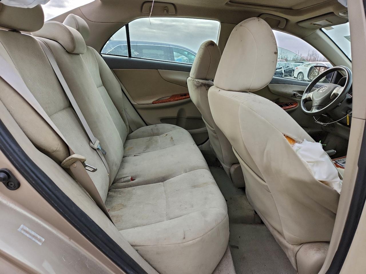 Toyota Corolla Base Image 10