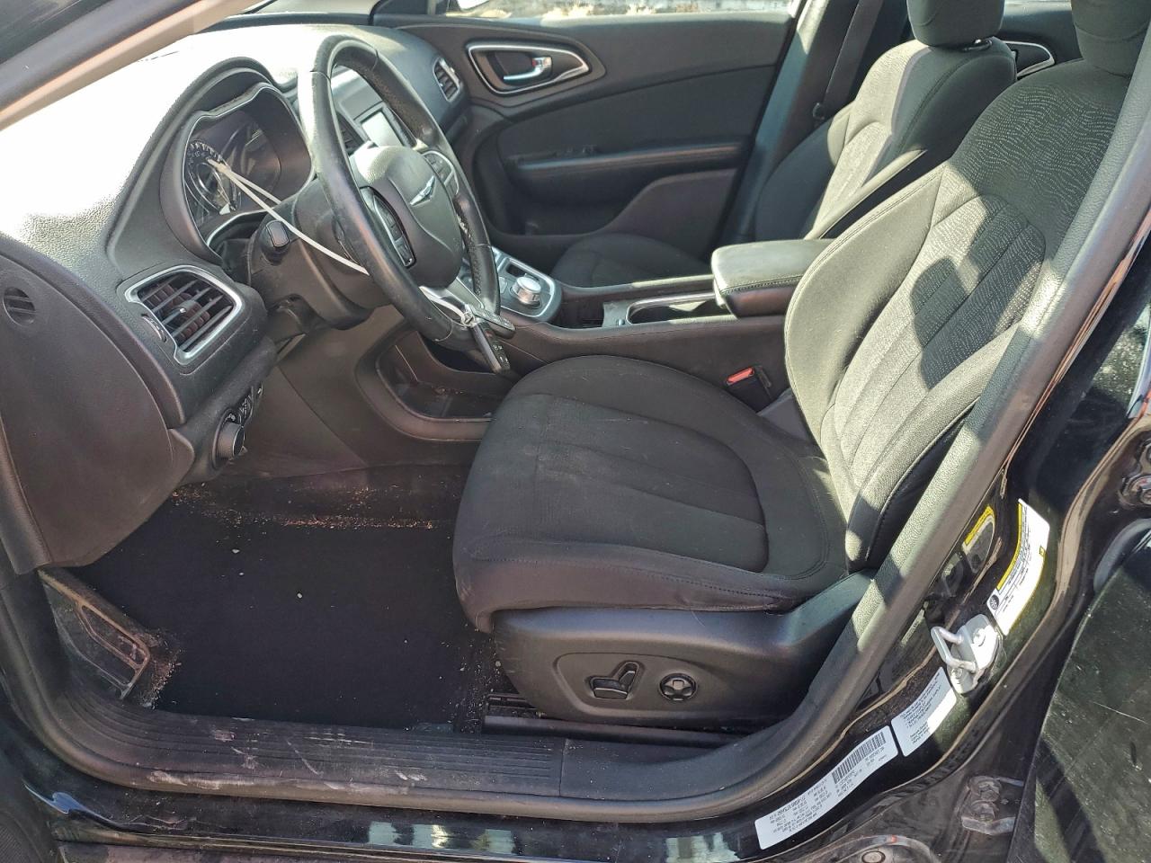 Chrysler 200 Limited Image 4