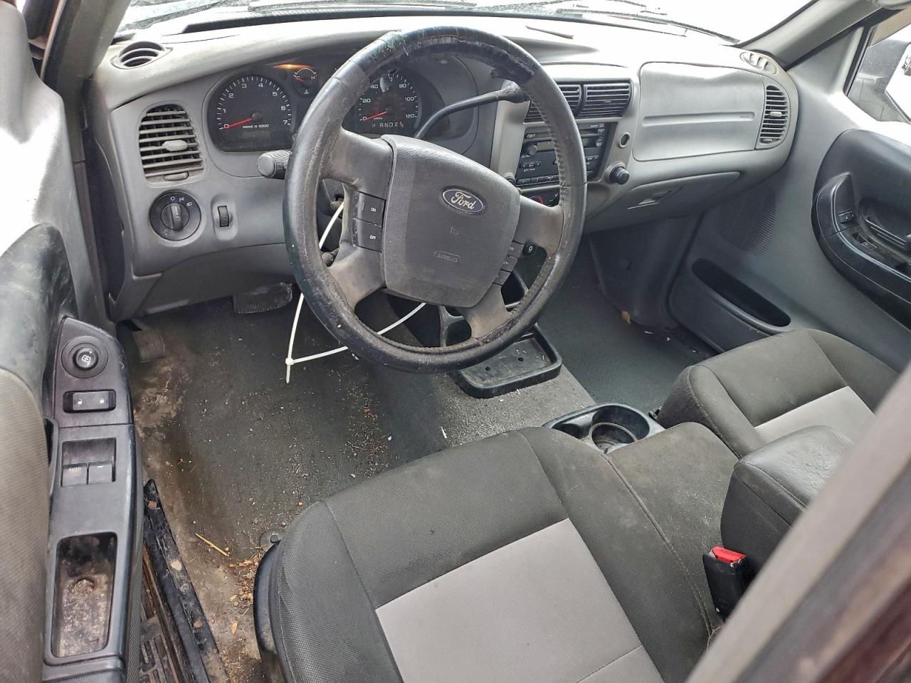 Ford Ranger Super Cab Image 2