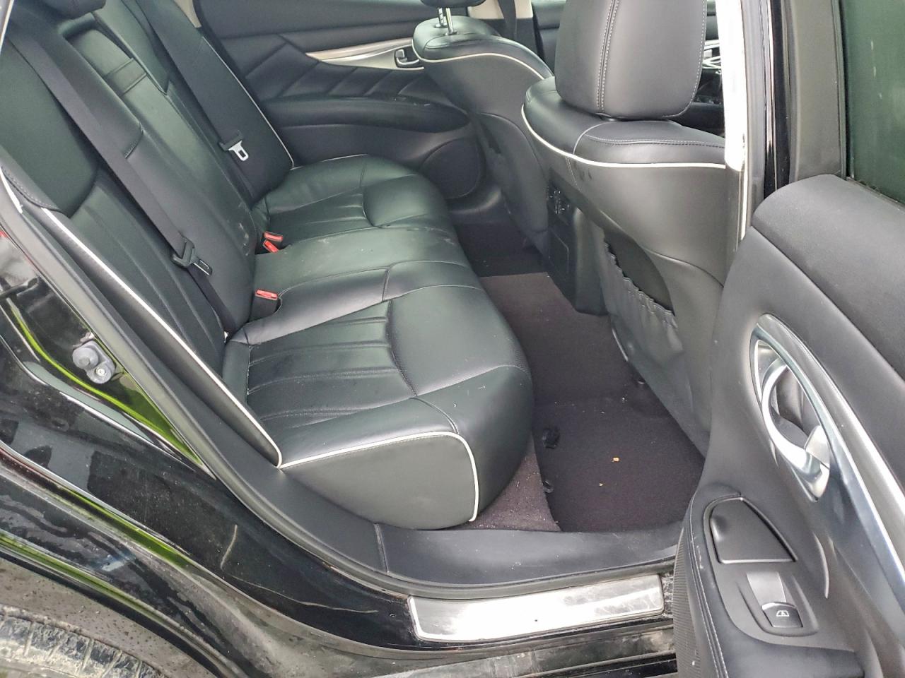 INFINITI Q70 3.7 Image 9