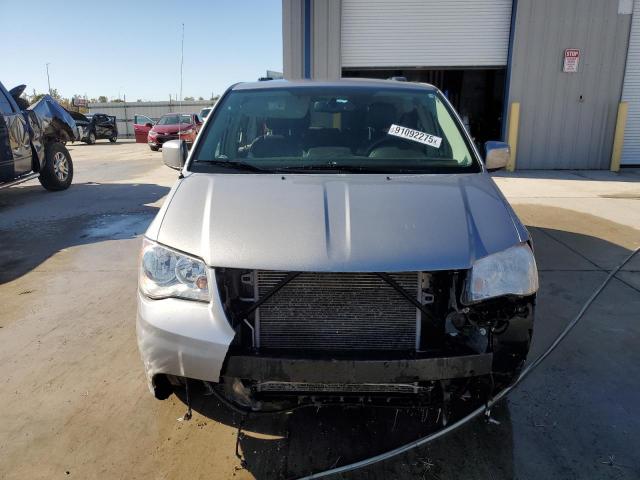 Chrysler Minivan Touring Image 9