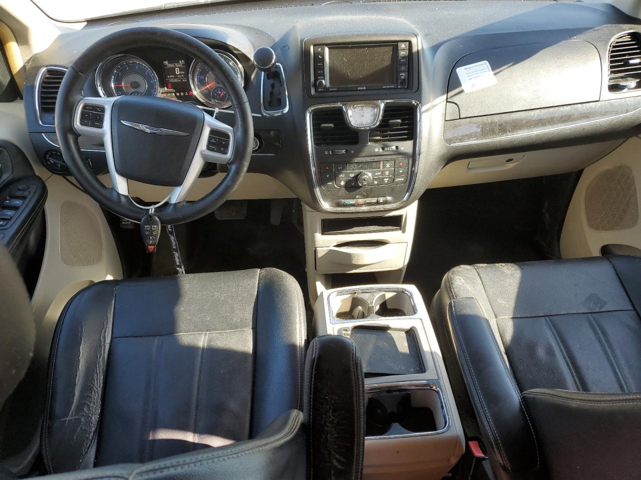 Chrysler Minivan Touring Image 7