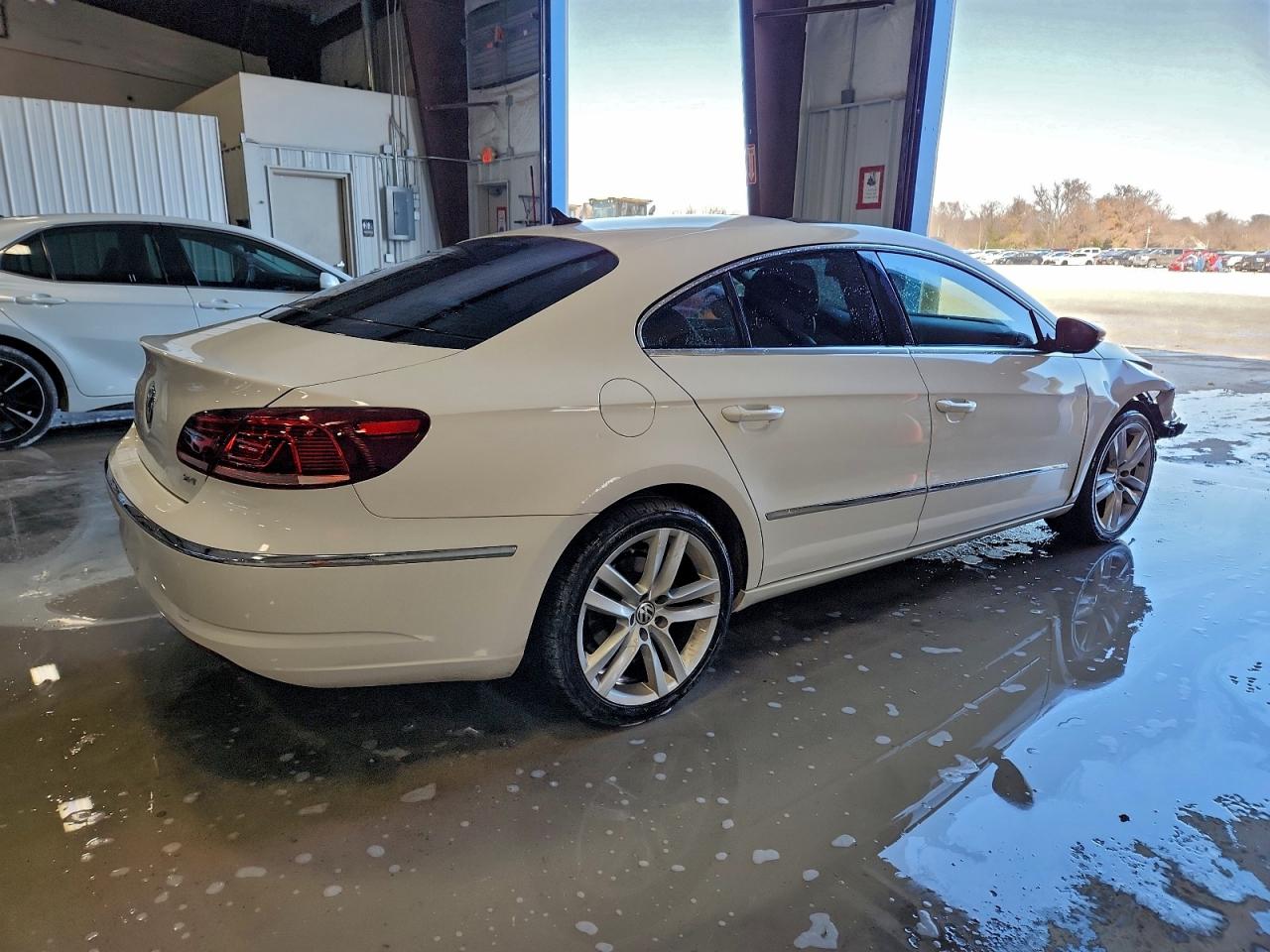 Volkswagen CC Luxury Image 3