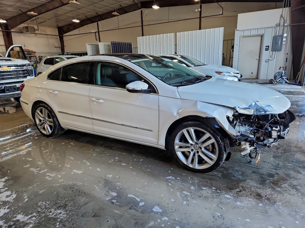 Volkswagen CC Luxury Image 2