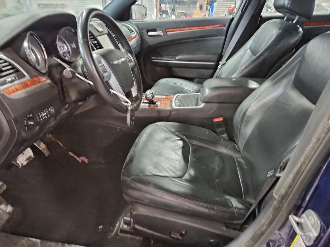 Chrysler 300 Image 11