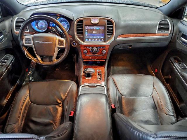 Chrysler 300 Image 12