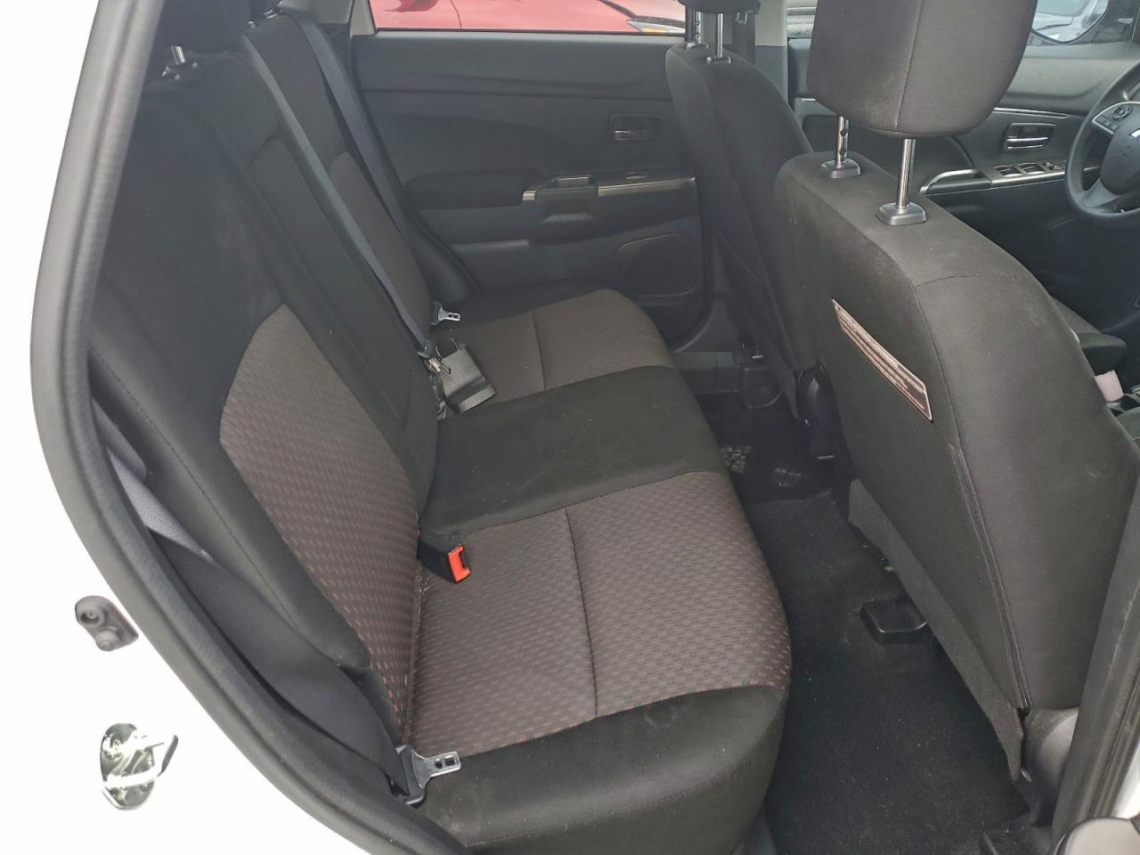 Mitsubishi Outlander Es Image 9