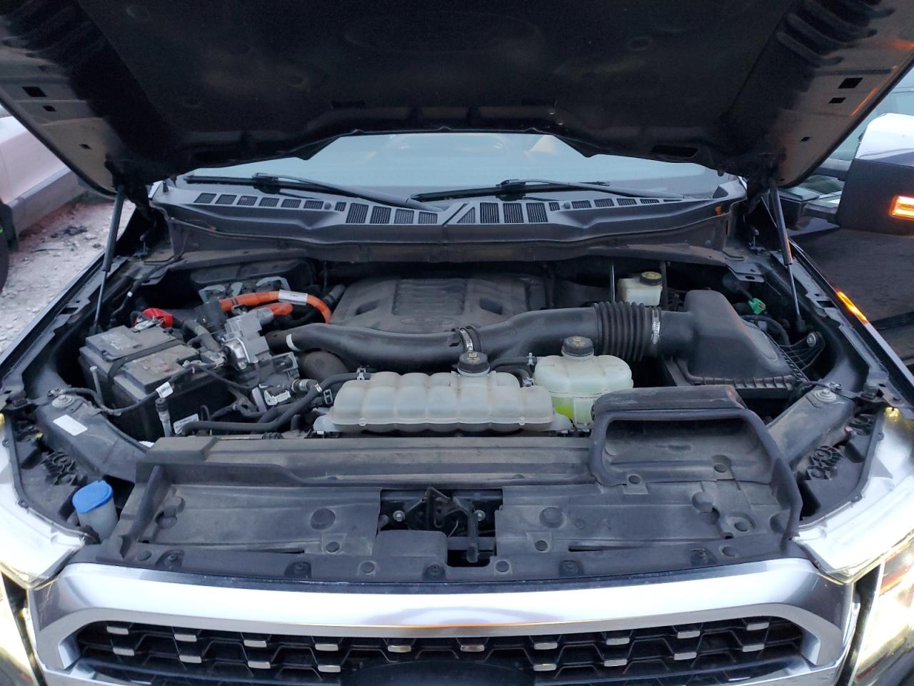 Ford F-150 Supercrew Image 10