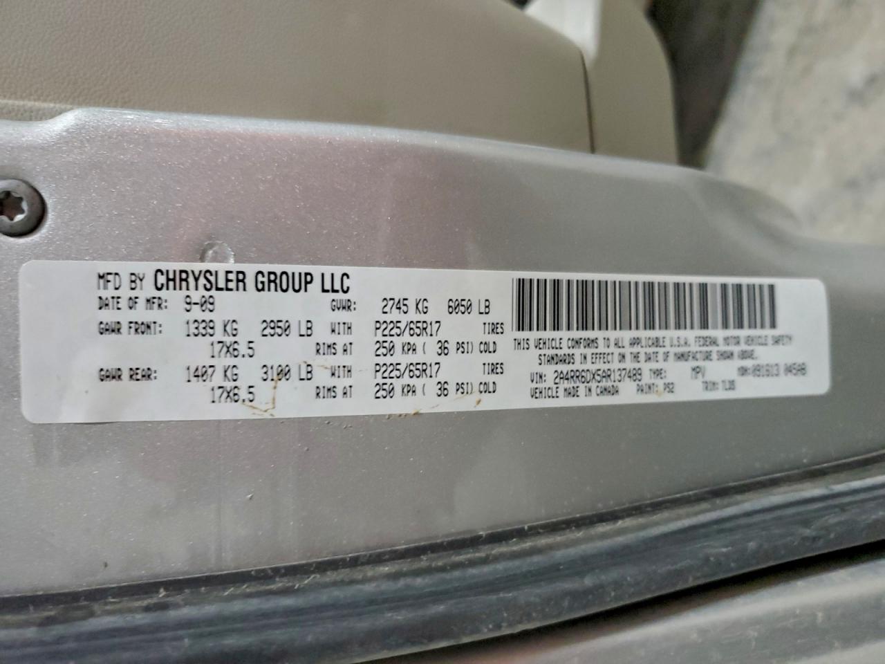 Chrysler Minivan Limited Image 11