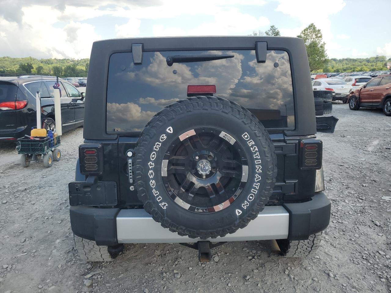 Jeep Wrangler Sahara Image 2