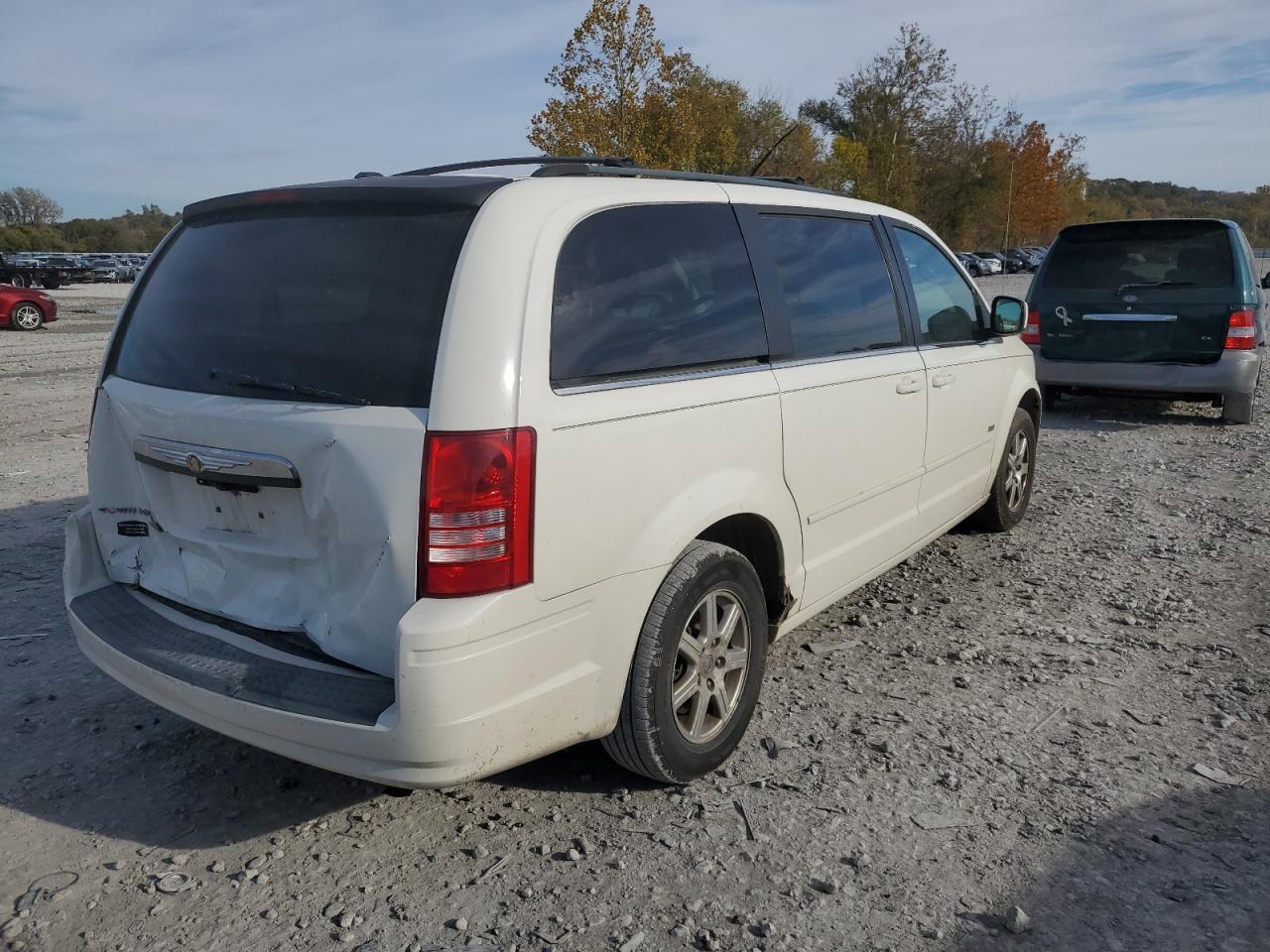Chrysler Minivan Touring Image 6