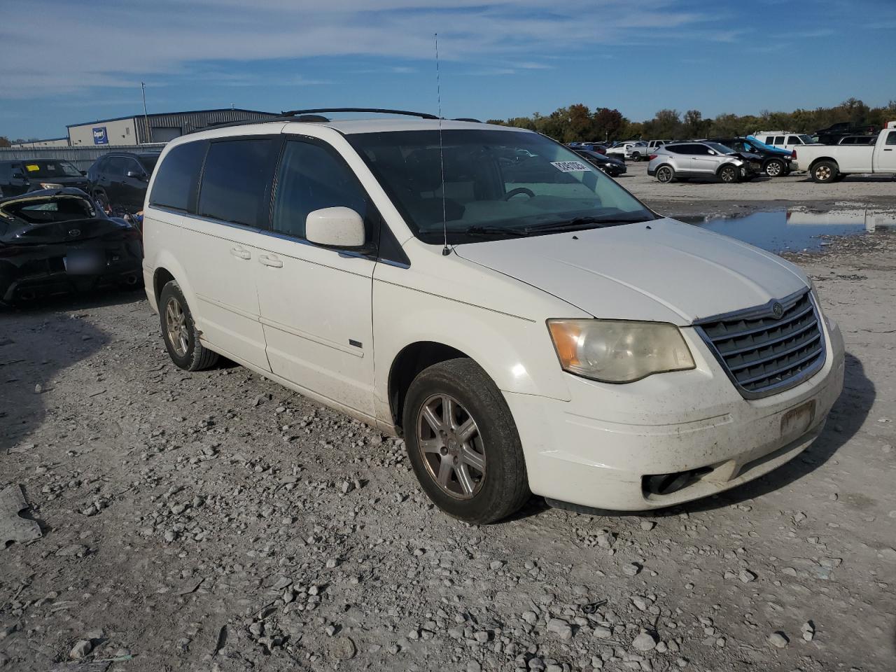 Chrysler Minivan Touring Image 7