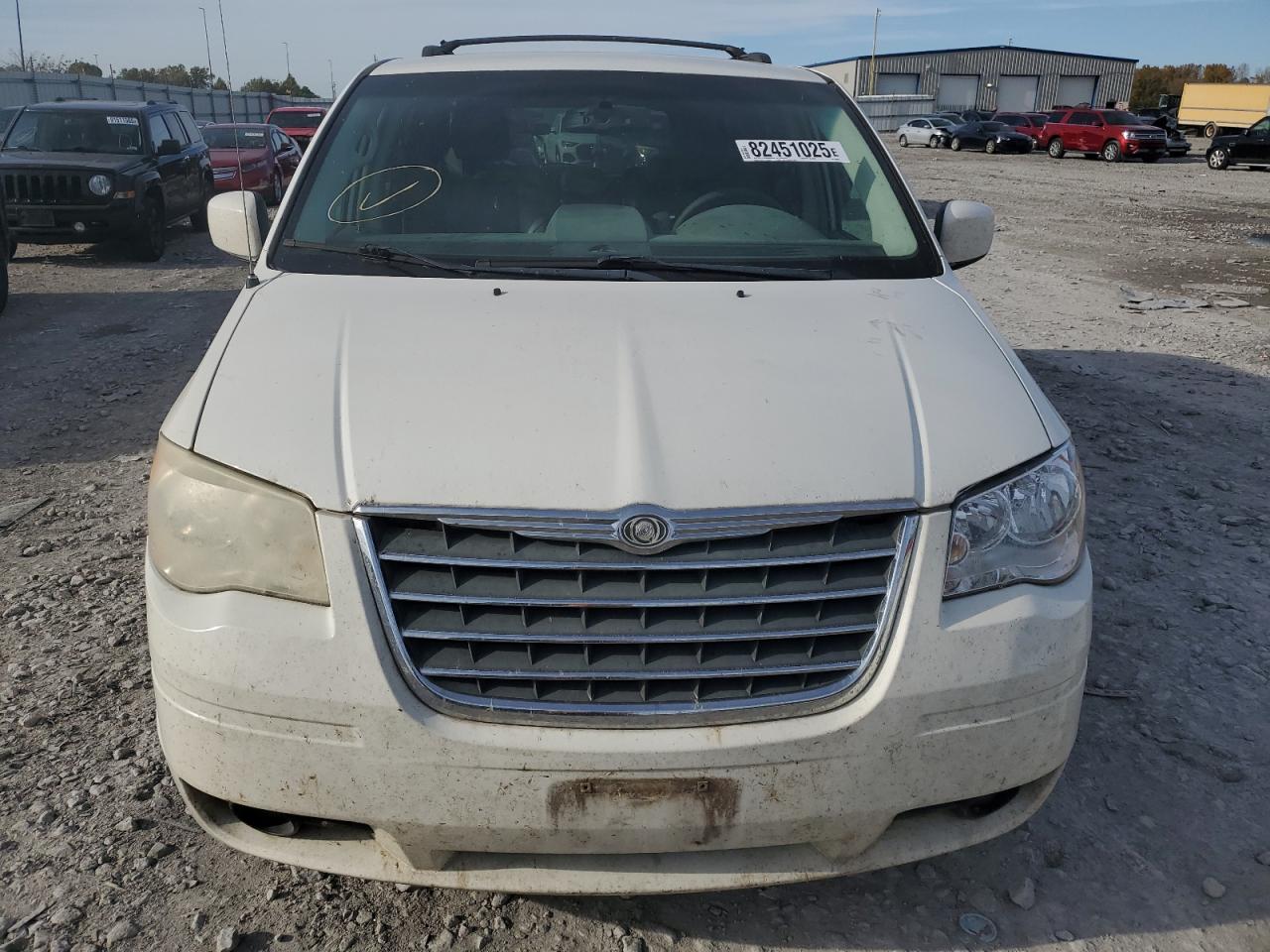 Chrysler Minivan Touring Image 9