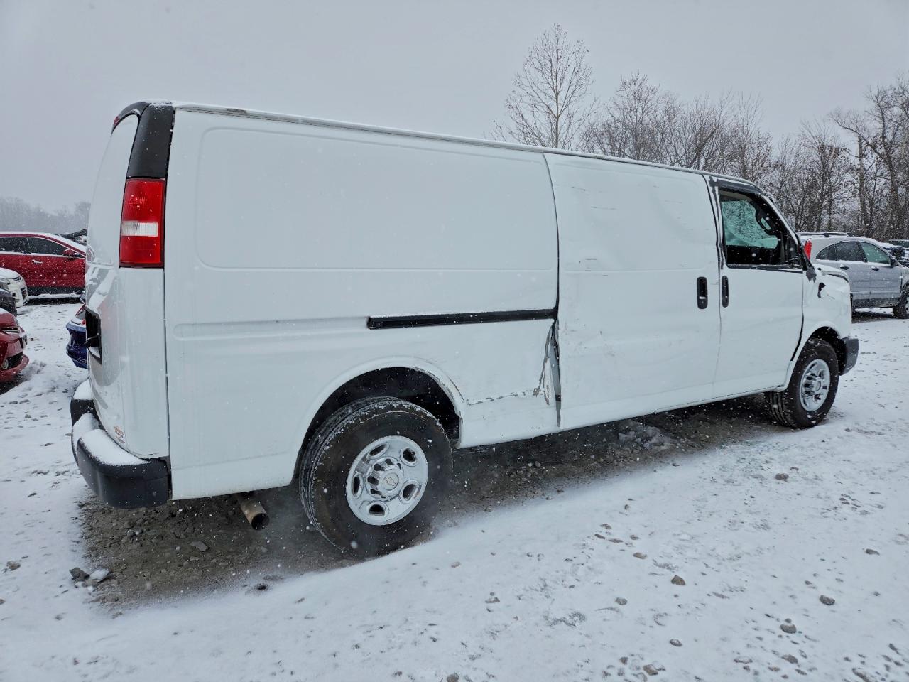 Chevrolet Express Image 7