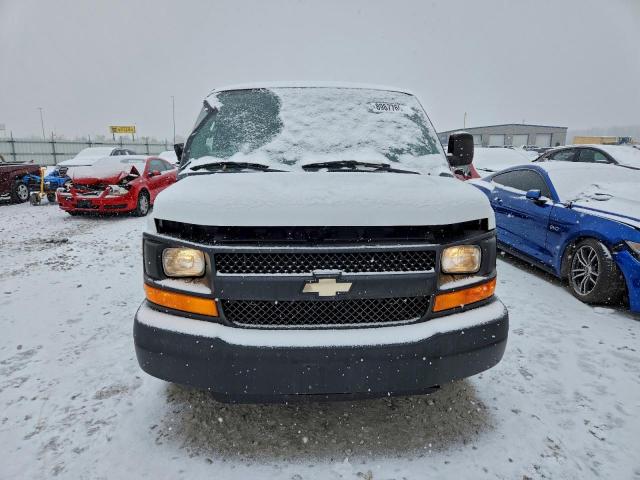 Chevrolet Express Image 4