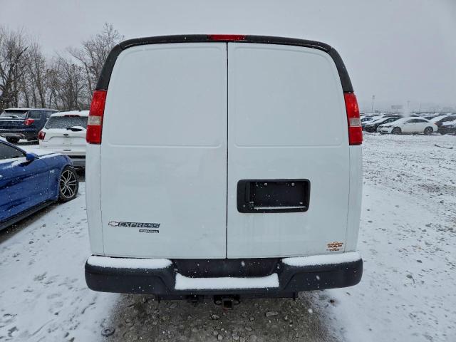 Chevrolet Express Image 5