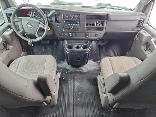 Chevrolet Express Image 6