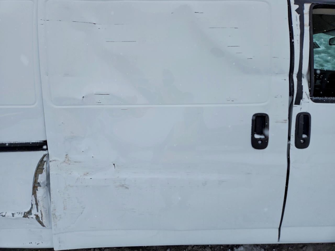 Chevrolet Express Image 9