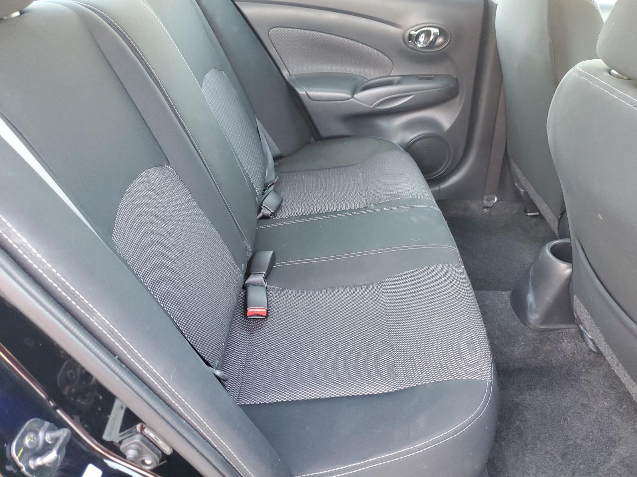 Nissan Versa S Image 9