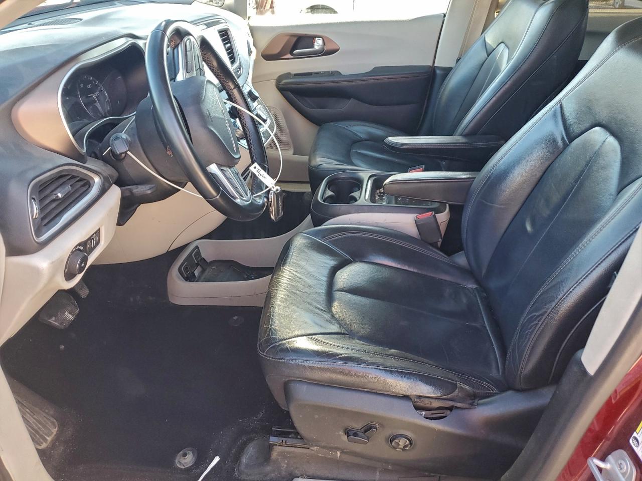 Chrysler Pacifica Touring L Image 14