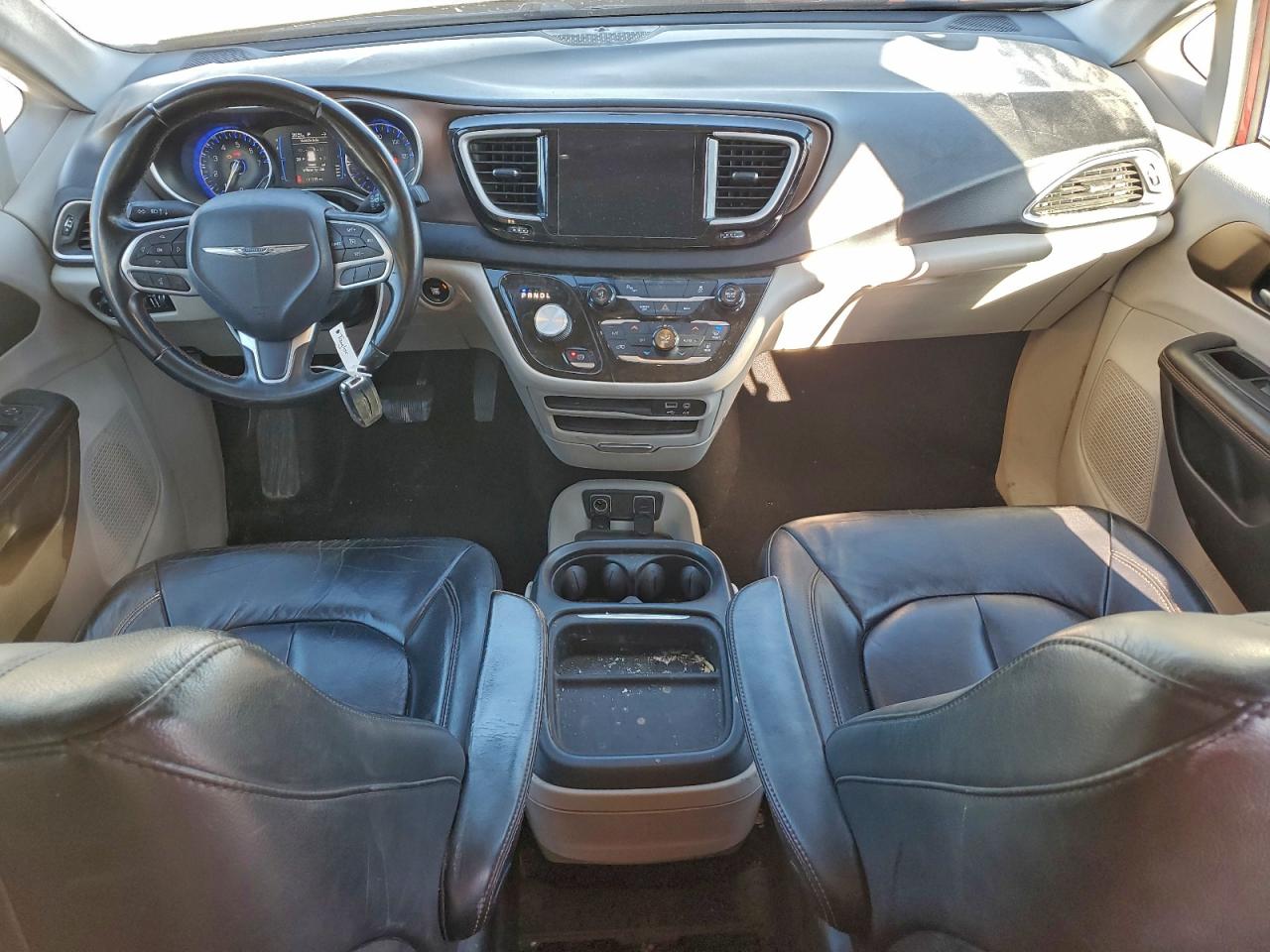 Chrysler Pacifica Touring L Image 12