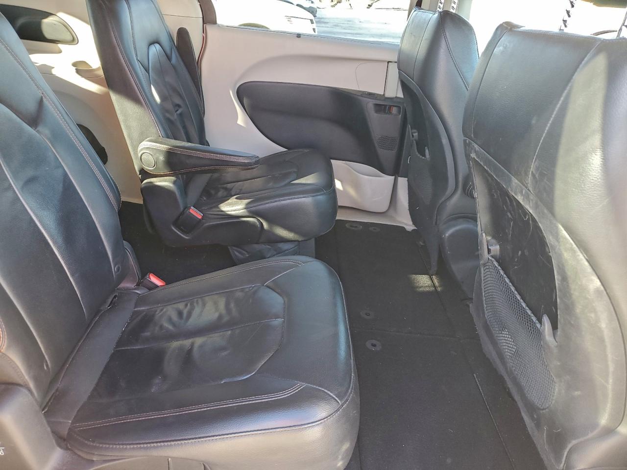 Chrysler Pacifica Touring L Image 9