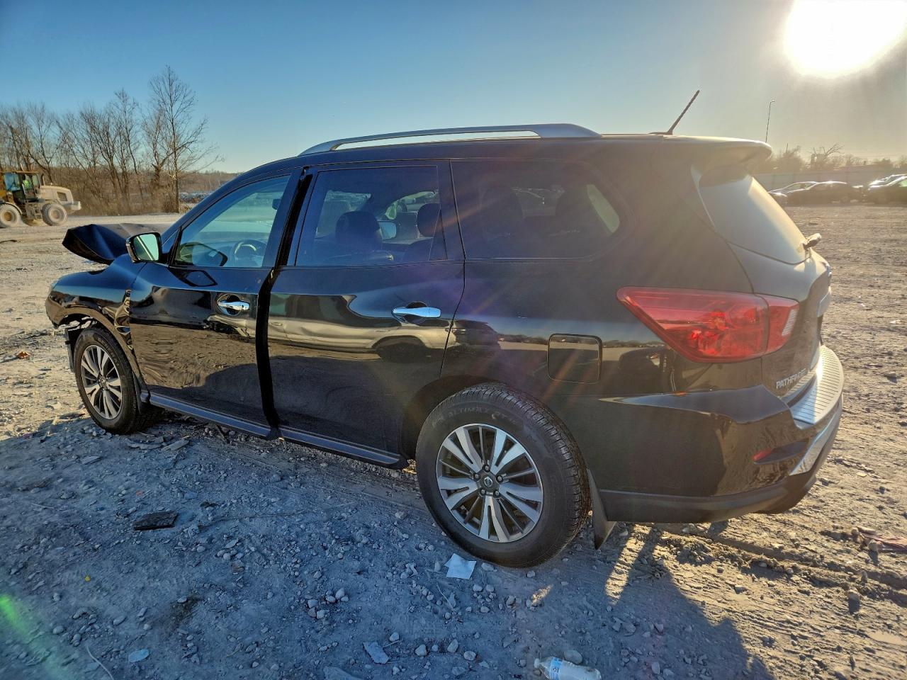 Nissan Pathfinder S Image 3