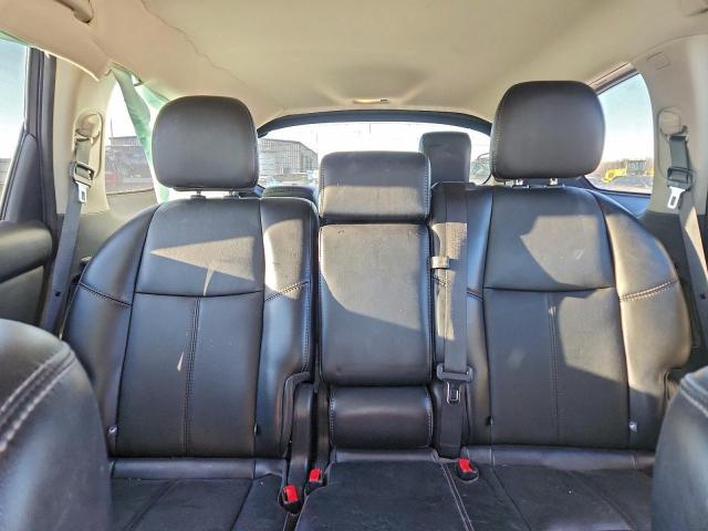 Nissan Pathfinder S Image 5