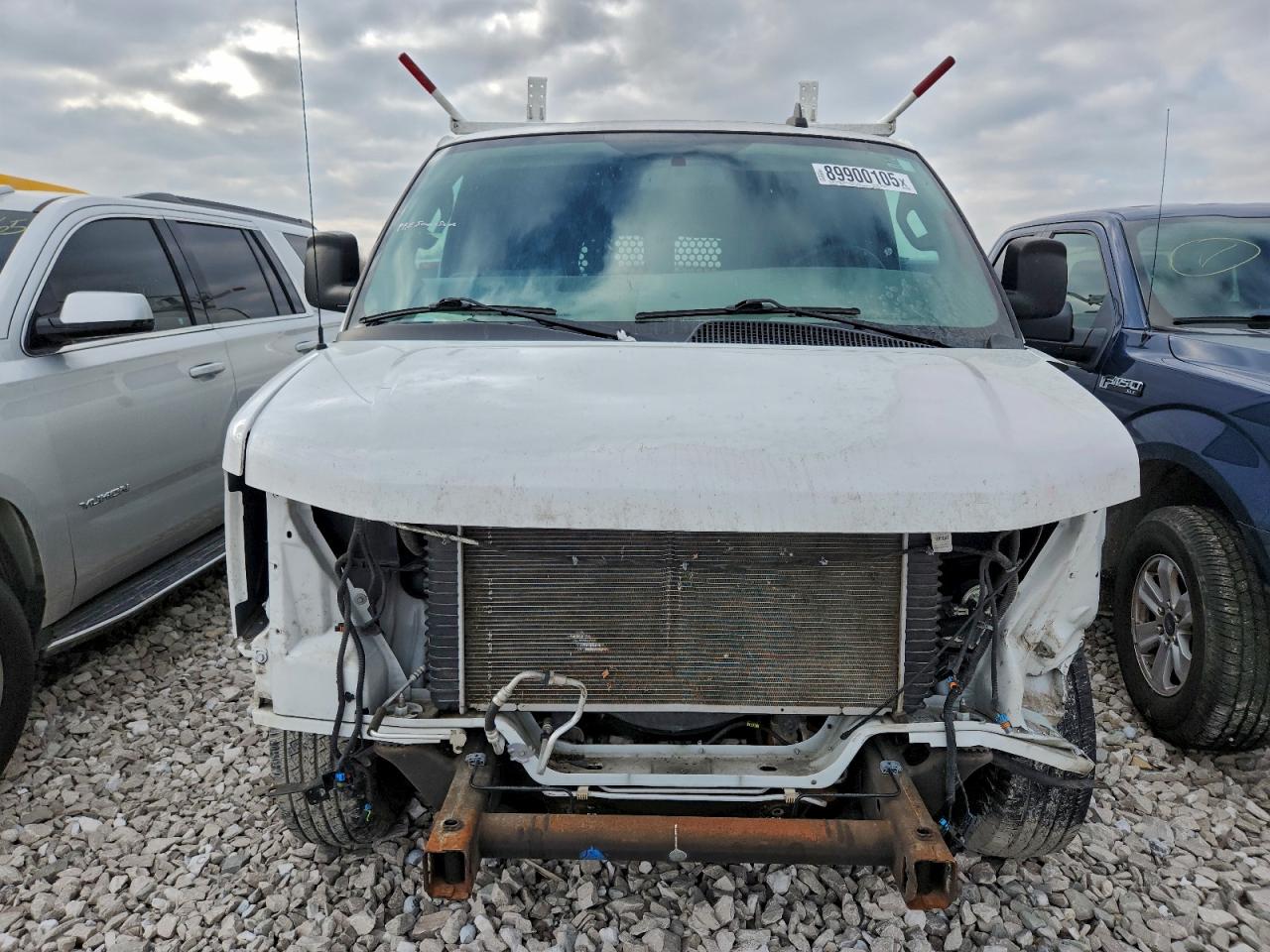 GMC Savana G2500 Image 11