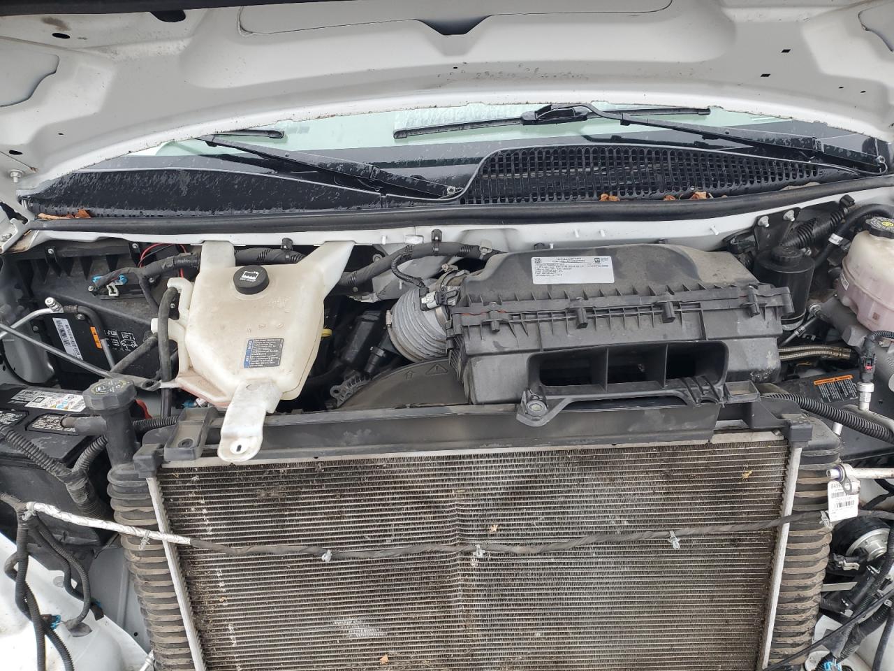 GMC Savana G2500 Image 13